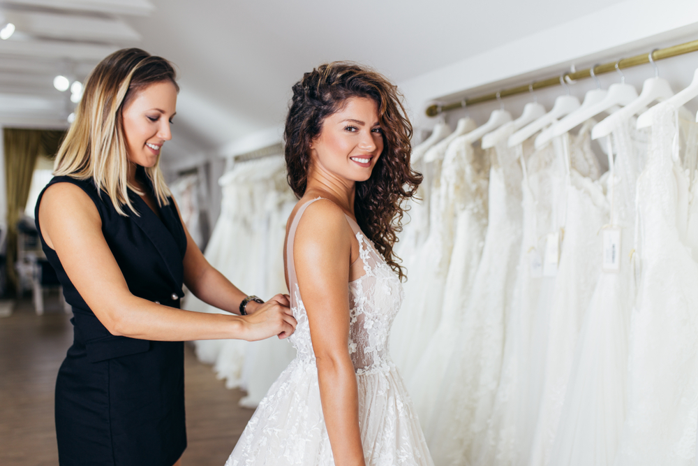 What to ask when wedding dress shopping | Brides and Blooms